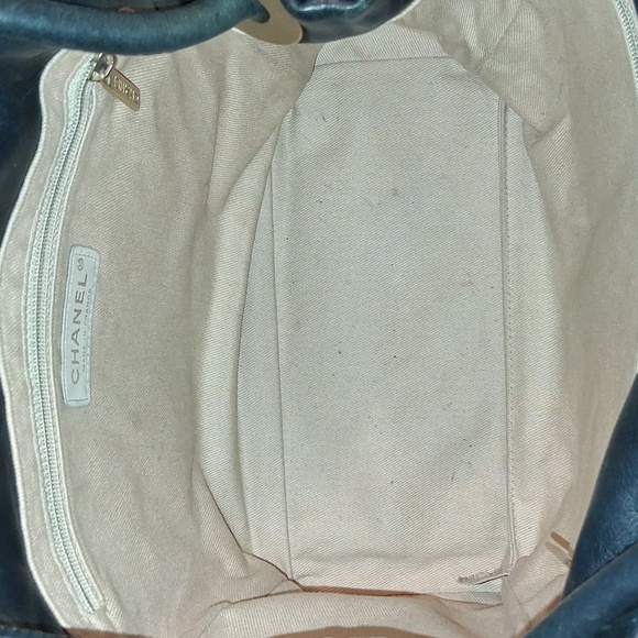 Chanel Tote**Rare Find** - Picture 14 of 16
